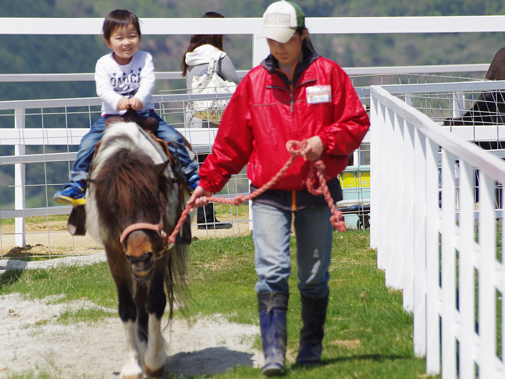大阪親子 世界牧場 騎馬體驗