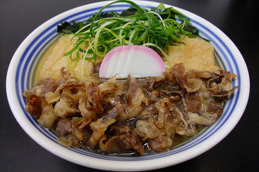 烤肉油豆腐烏冬(肉きつねわかめうどん)(975円)