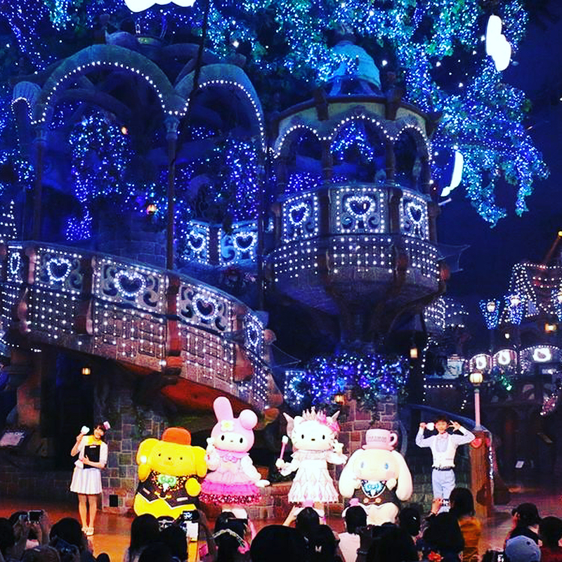 東京必去主題樂園：Sanrio Puroland（歌舞表演：Hello Kitty、My Melody、肉桂狗、布甸狗）