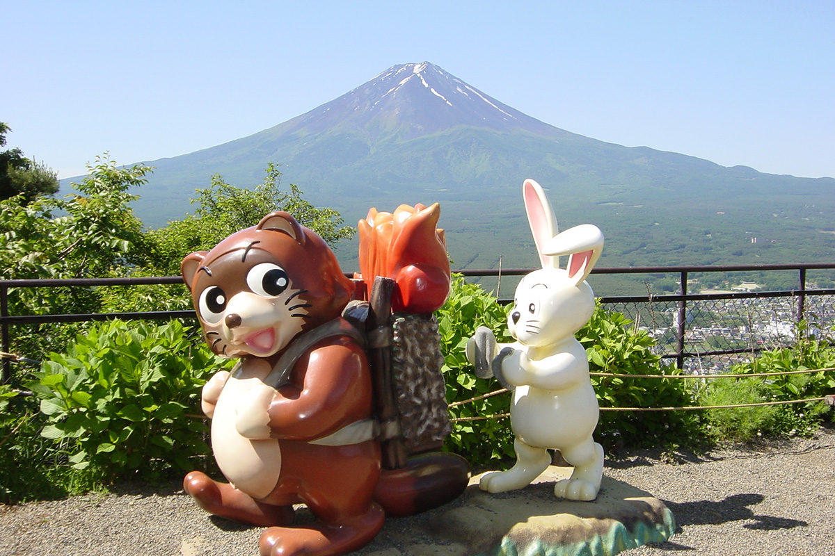 天上山公園的吉祥物狸貓和兔兔