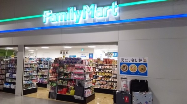 大阪關西機場過夜：關西機場24小時餐廳 - 便利店 FamilyMart
