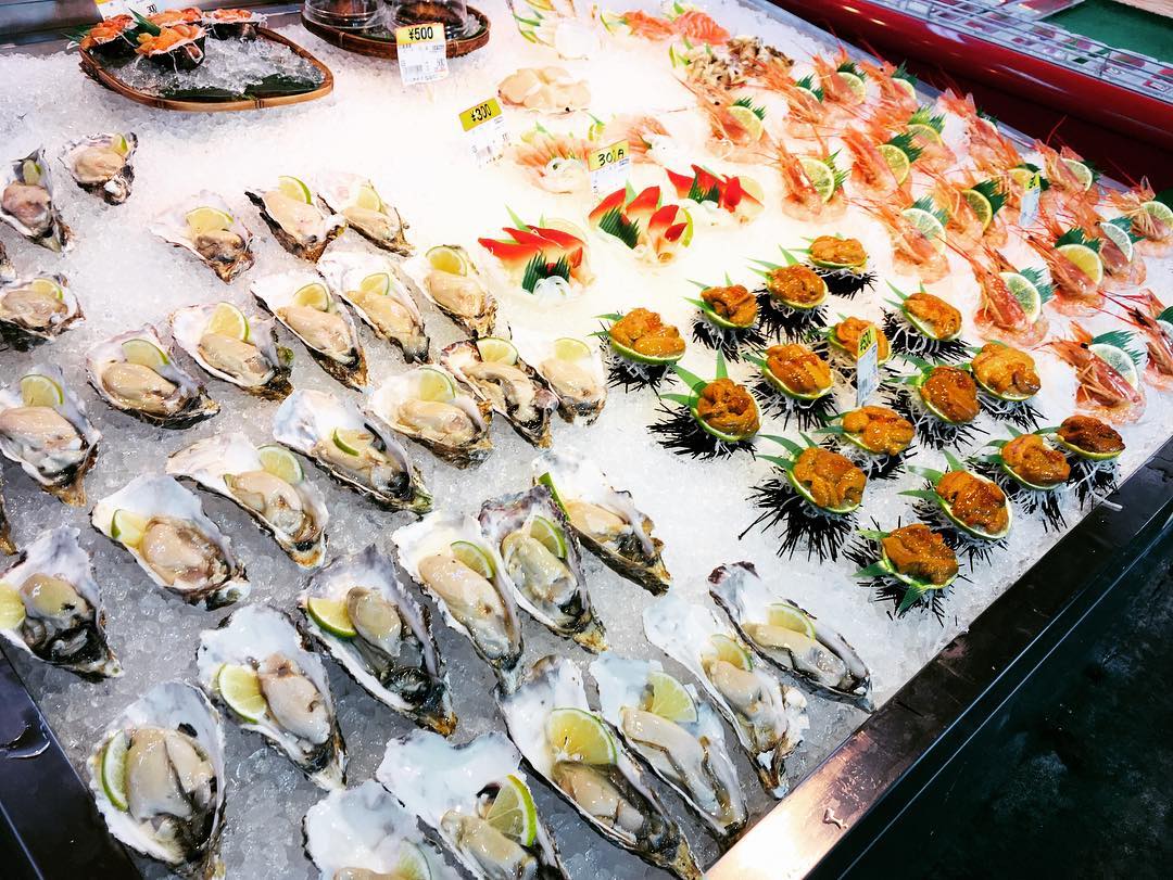 沖繩市場 系滿魚市場 Itoman fish market 生蠔 海膽 蝦 沖繩海鮮 沖繩美食 沖繩必食
