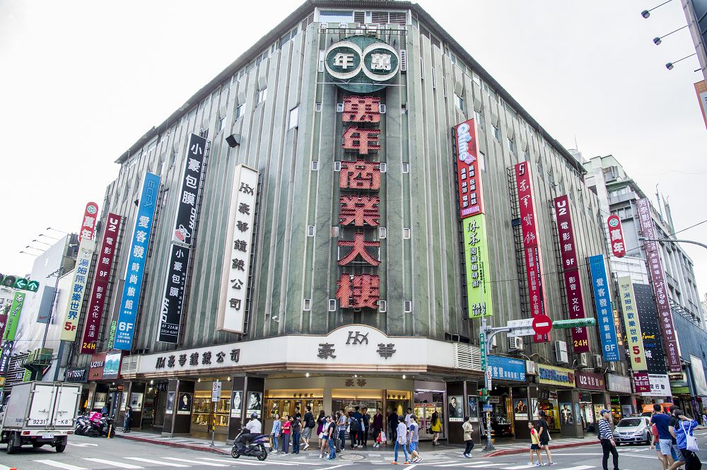 台灣女生在台北買衫必逛西門町商圈除了滿足在台北買衫的需求，還能買伴手禮，是一次滿足所有台北購物清單的台北購物天堂