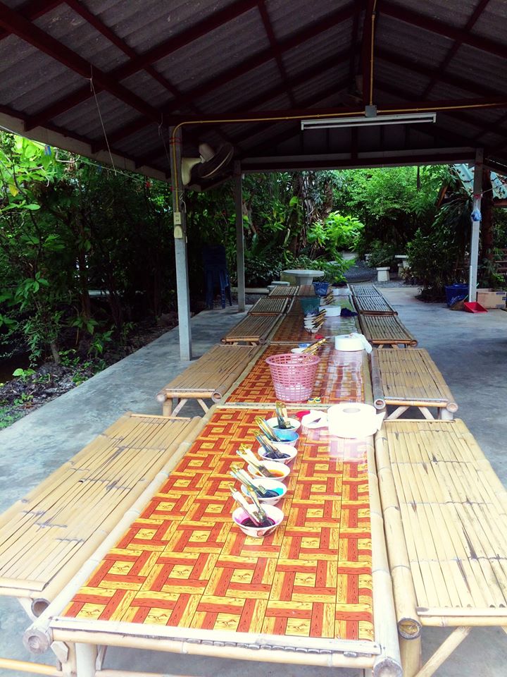 獨遊曼谷體驗藍染工作坊，一個人的曼谷手作體驗 ，提供泰國菜、泰式點心、傳統蠟染及線香的教室。