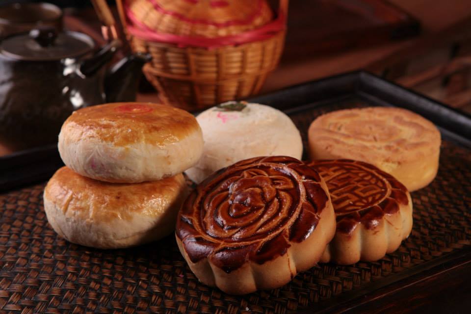 彰化鹿港小鎮的美食朝和餅舖百年傳承的鹿港伴手禮​家喻戶曉的朝和餅舖，位於鹿港第一市場前，是著名的鹿港傳統美食