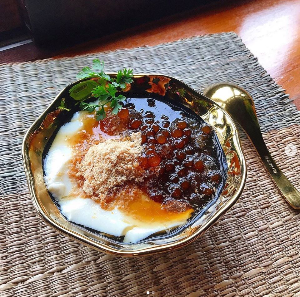 自宜蘭礁溪的「白水豆花」是台北永康街美食一日遊必吃的甜點，使用宜蘭雪山新鮮湧泉製成的豆漿香滑嫩彈