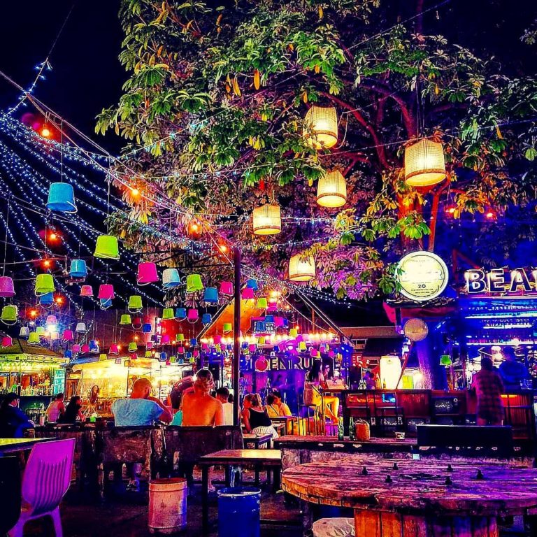 清邁夜市必食推介清邁長康路夜市平日也營業時間包含Anusan Market、Chiang Mai Night Bazaar及Kalare Night Bazaar