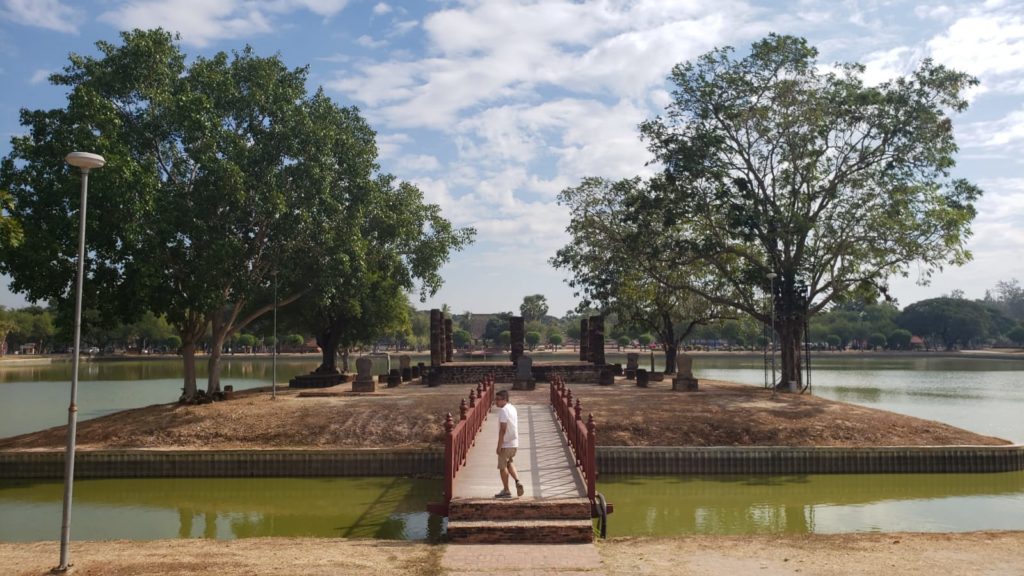 西春寺（Wat Si Chum） 世界文化遺產 素可泰古城 sukothai 素可泰必去 素可泰景點 素可泰行程 素可泰一天遊 素可泰歷史遺跡公園（Sukhothai Historical Park）