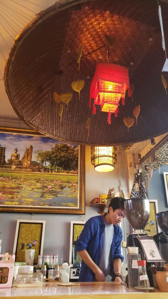 Thammada Cafe 照相咖啡室​素可泰歷史公園對面的特色小咖啡室 世界文化遺產 素可泰古城 sukothai 素可泰必去 素可泰景點 素可泰行程 素可泰一天遊 素可泰歷史遺跡公園（Sukhothai Historical Park）