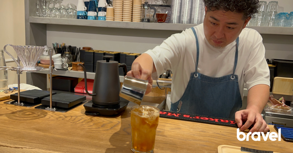 挑選好茶葉之後選擇沖茶方式，店主會為你調配茶飲。